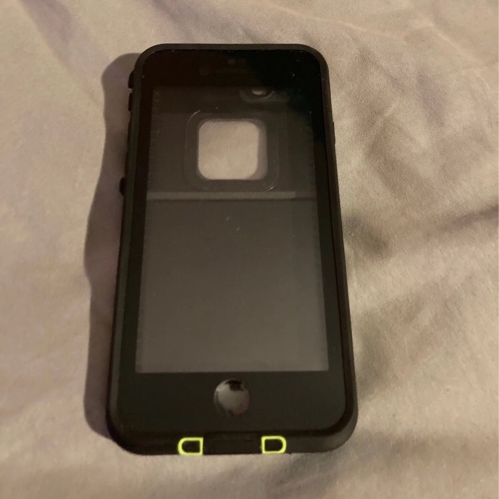 Black iPhone 7 SE lifeproof fre case